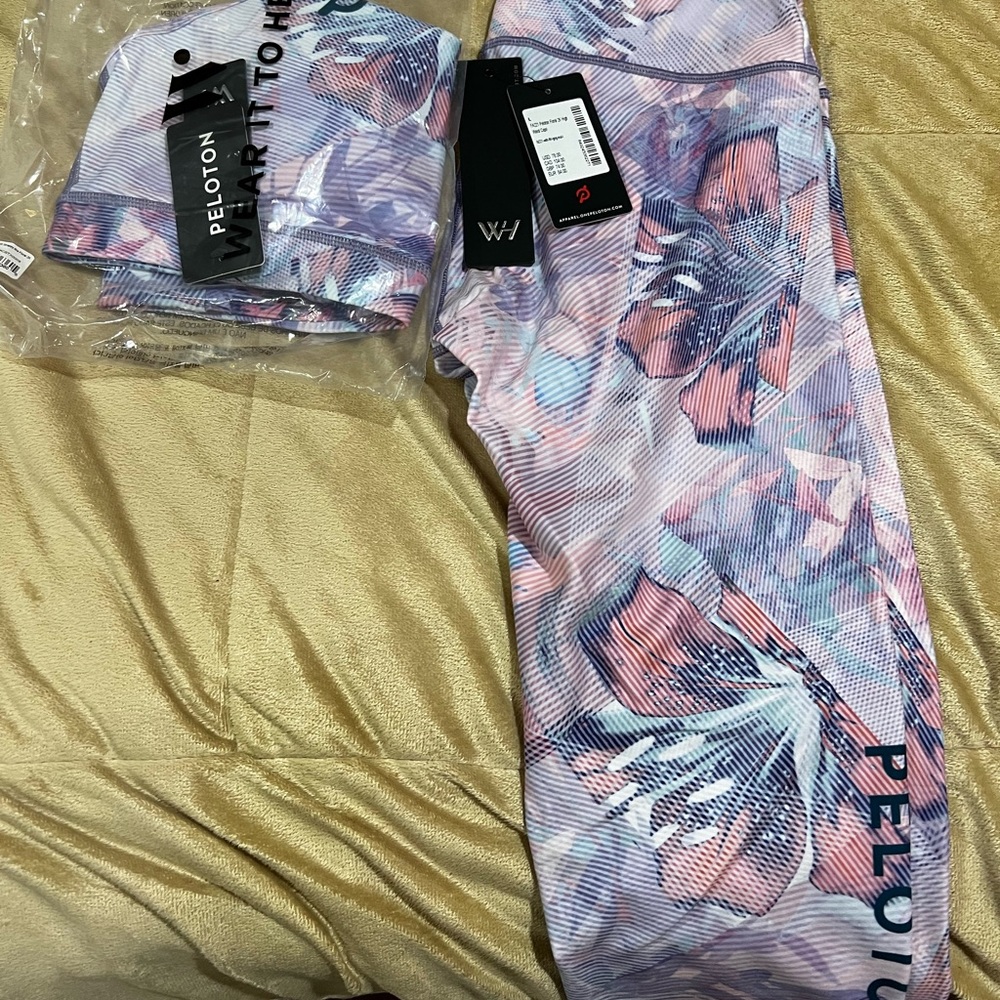 Peloton set NWT Capri pants & matching top size large